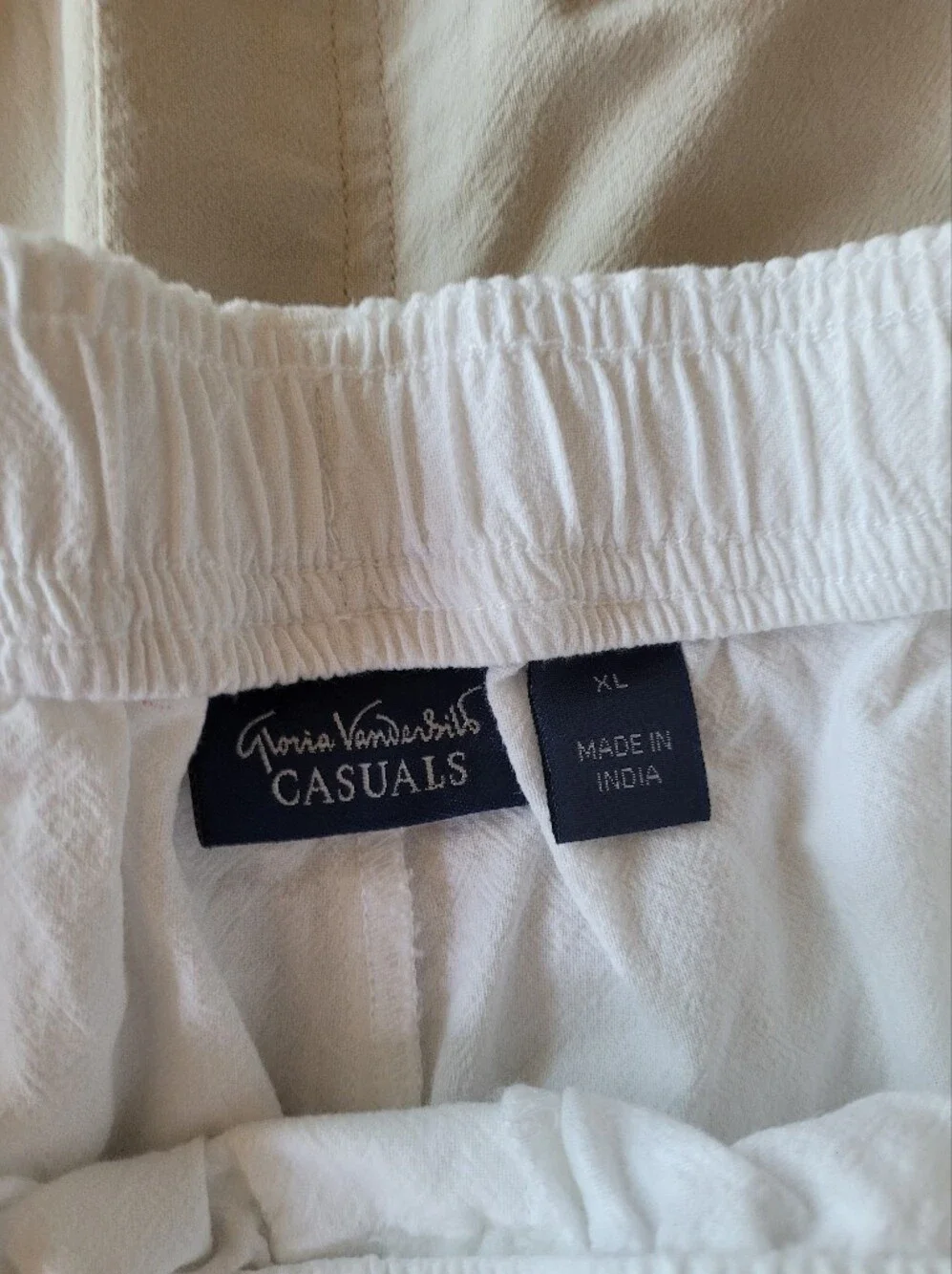 Gloria Vanderbilt Pair of Elastic Waist Capri Pants in White and Khaki Size XL - Picture 3 of 10